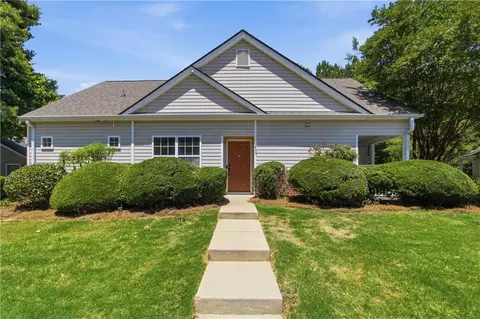 220 Hiawassee Dr, Woodstock, GA 30188
