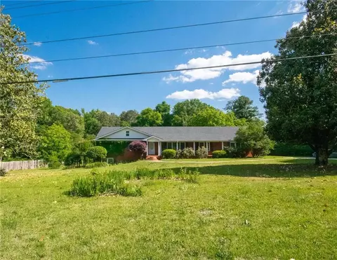 6980 Rivertown Rd, Fairburn, GA 30213