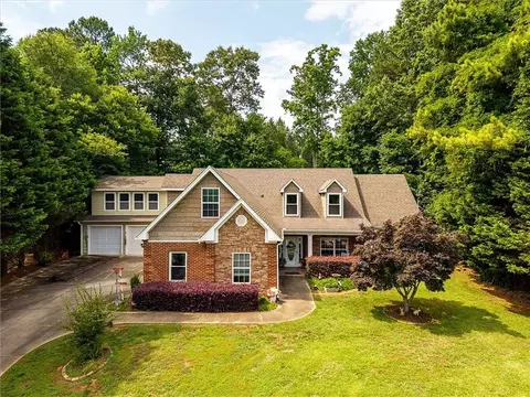 9390 Resort Cir, Gainesville, GA 30506