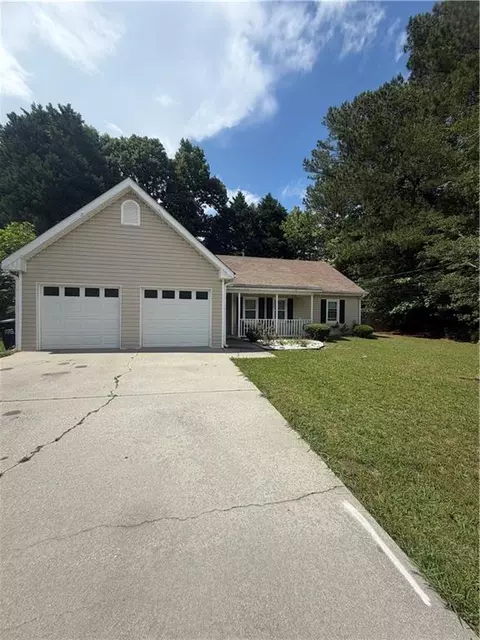 910 Burning Bush Dr, Loganville, GA 30052