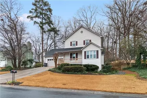 2160 Deer Oaks Trl, Lawrenceville, GA 30044