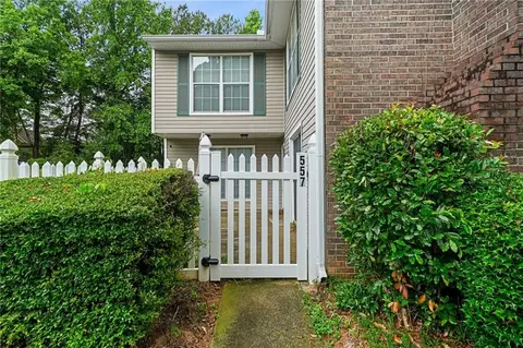 557 Picketts Bend Ct, Marietta, GA 30008