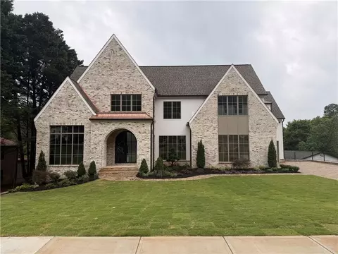 228 Thomas Cir, Roswell, GA 30075