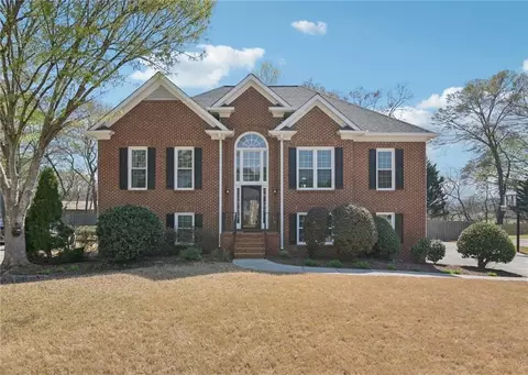26 Hampton Ln, Cartersville, GA 30120