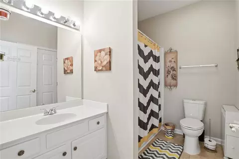 Bath - 304 Gable Brook Dr, Grayson, GA 30017 photo 3 of 3