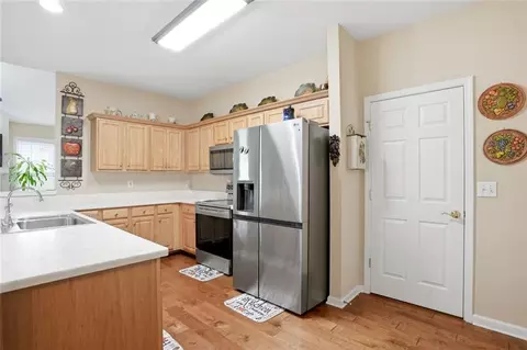 Kitchen - 304 Gable Brook Dr, Grayson, GA 30017 photo 2 of 4