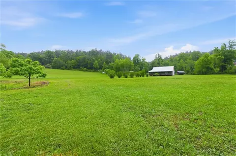6924 Warwoman Rd, Clayton, GA 30525