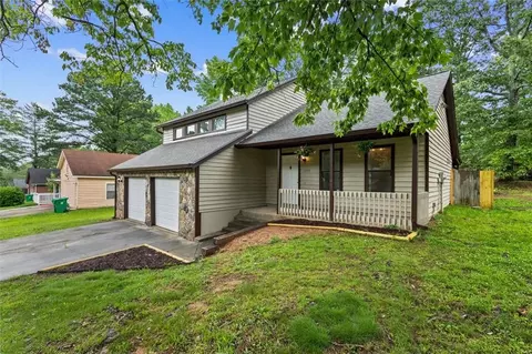1055 Chapman Ln, Stone Mountain, GA 30088
