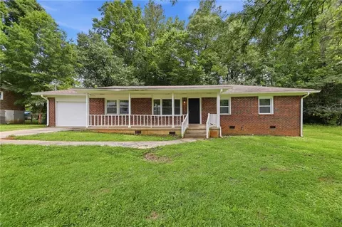 2463 Montezuma Cir, Ellenwood, GA 30294