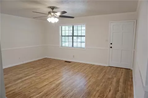 307 6th Ave, Winder, GA 30680 photo 3