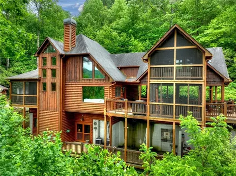 287 Rhonda Ln, Mineral Bluff, GA 30559