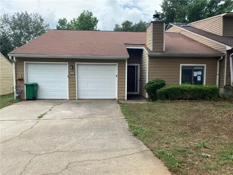 1555 Burnstone Dr, Stone Mountain, GA 30088