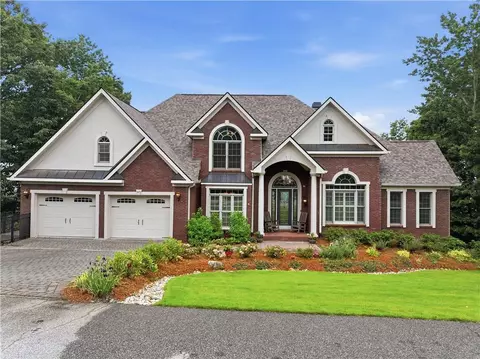 97 Eagle Ridge Trl, Cleveland, GA 30528