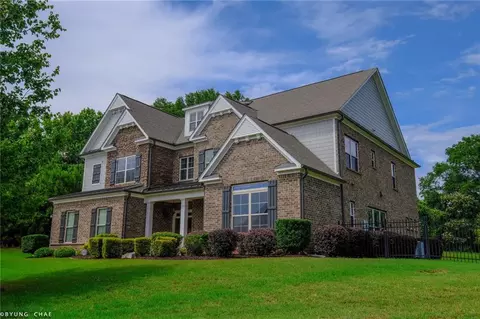 6050 Gallop Ct, Suwanee, GA 30024