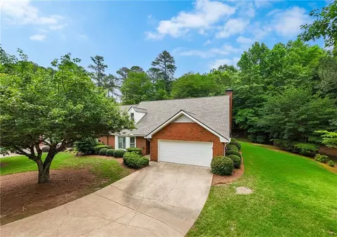 300 Brickleberry Dr, Roswell, GA 30075