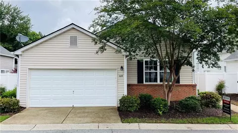 559 W Oaks Dr, Woodstock, GA 30188