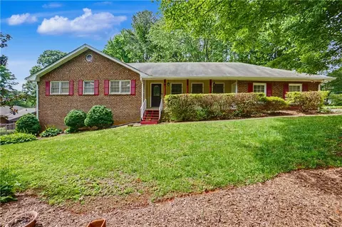 391 Beaumont Dr, Stone Mountain, GA 30087
