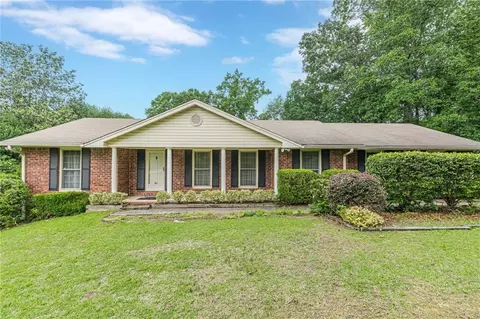 9268 Choctaw Ct, Jonesboro, GA 30236