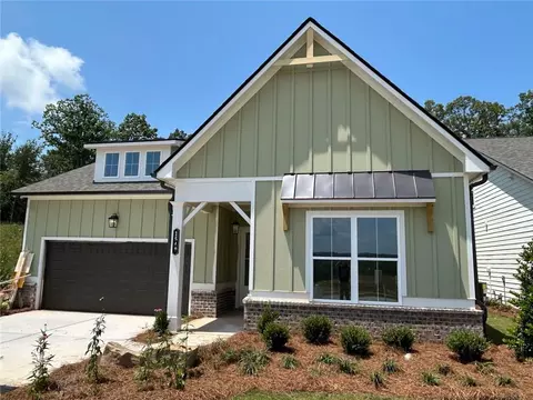 1553 Assembly Cir, Gainesville, GA 30501
