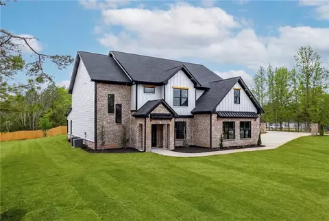 47 Mangum Ln, Pendergrass, GA 30567