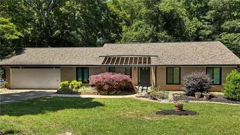 310 Saddle Creek Cir, Roswell, GA 30076