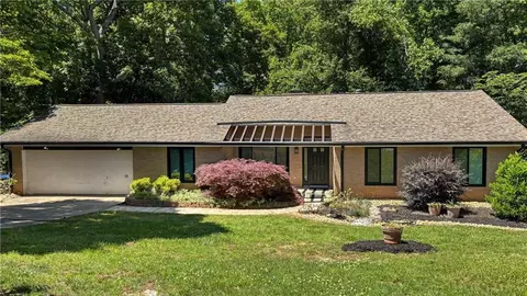 310 Saddle Creek Cir, Roswell, GA 30076