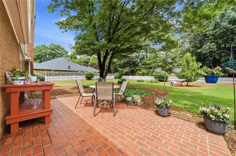 220 Stepping Stone Dr, Alpharetta, GA 30004 photo 5