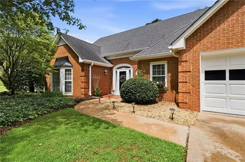 220 Stepping Stone Dr, Alpharetta, GA 30004 photo 2