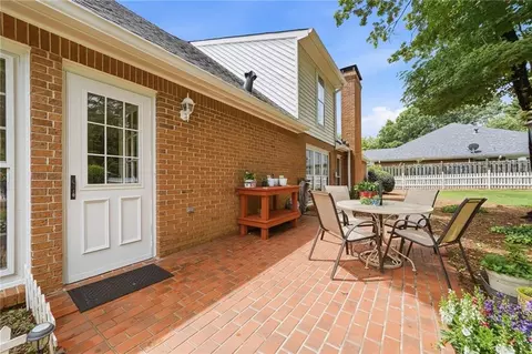 220 Stepping Stone Dr, Alpharetta, GA 30004 photo 4