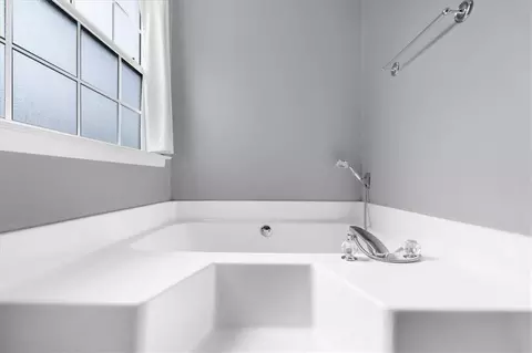 Bath - 300 Cobb Ct, Hampton, GA 30228 photo 6 of 6