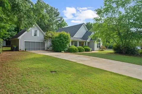 Exterior - 300 Cobb Ct, Hampton, GA 30228 photo 2 of 17