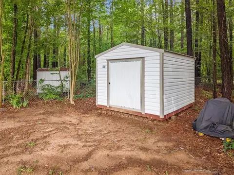 Exterior - 300 Cobb Ct, Hampton, GA 30228 photo 8 of 17