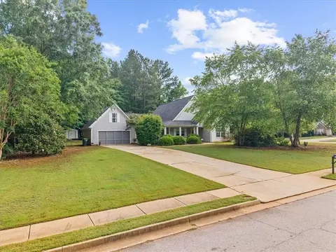 Exterior - 300 Cobb Ct, Hampton, GA 30228 photo 13 of 17