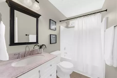 Bath - 300 Cobb Ct, Hampton, GA 30228 photo 1 of 6
