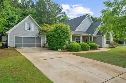 Exterior - 300 Cobb Ct, Hampton, GA 30228 photo 14 of 17