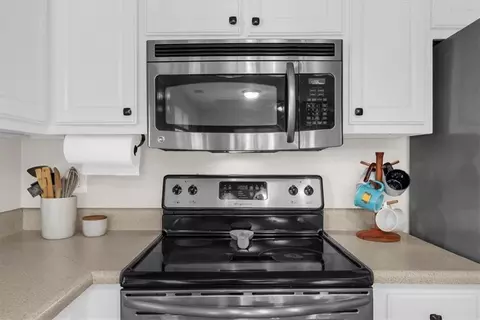 Kitchen - 300 Cobb Ct, Hampton, GA 30228 photo 5 of 7