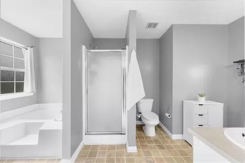 Bath - 300 Cobb Ct, Hampton, GA 30228 photo 2 of 6