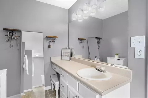 Bath - 300 Cobb Ct, Hampton, GA 30228 photo 4 of 6