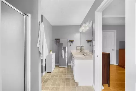 Bath - 300 Cobb Ct, Hampton, GA 30228 photo 3 of 6