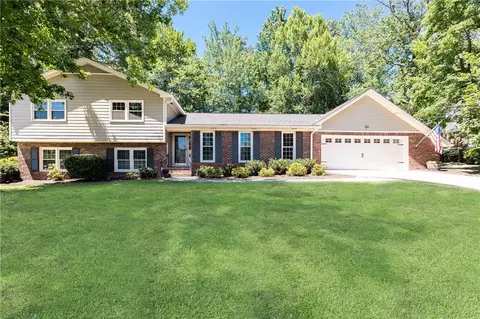 2505 Riverglenn Cir, Atlanta, GA 30338