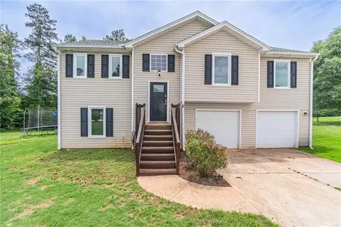 322 Royal Oaks Dr, Winder, GA 30680
