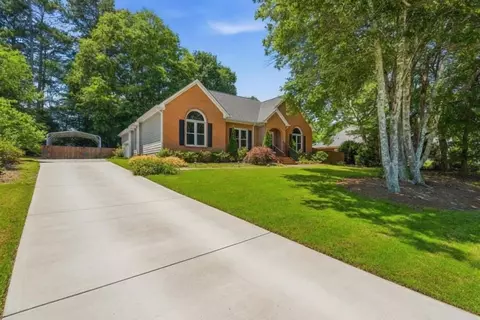 40 Thornwood Ln, Acworth, GA 30101