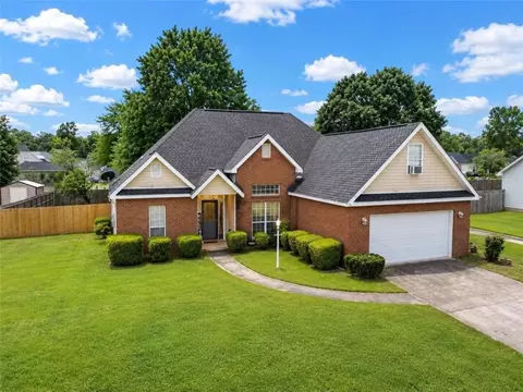 225 Autumn Woods Dr, Warner Robins, GA 31088