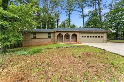 5824 Oakleaf Way, Stone Mountain, GA 30087