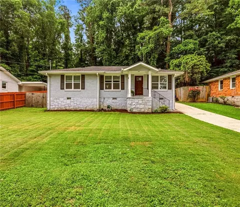 892 Scott Cir, Decatur, GA 30033