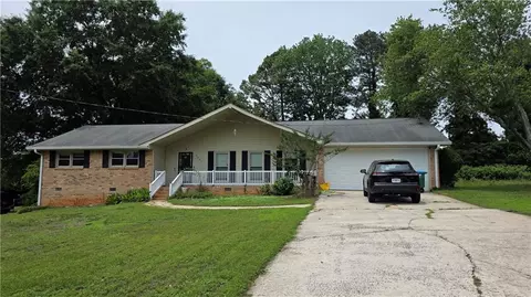 5201 Vivid Dr, Stone Mountain, GA 30087