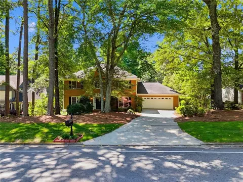5055 Roxburgh Dr, Roswell, GA 30076
