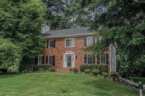 2451 Meadowglen Trl, Snellville, GA 30078