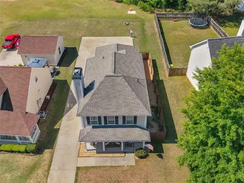 165 Brasch Park Dr, Grantville, GA 30220