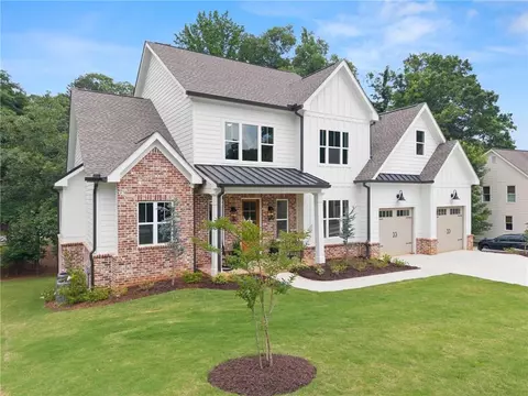 Exterior - 1017 Hartwell Xing, Gainesville, GA 30501 photo 2 of 10